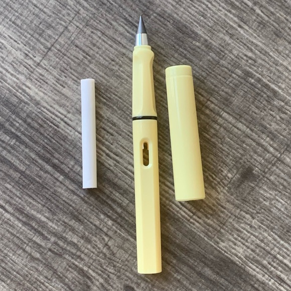 🍒🍒 (Bundle Only) Pastel Yellow Plastic Infinity Pencil - Picture 5 of 7